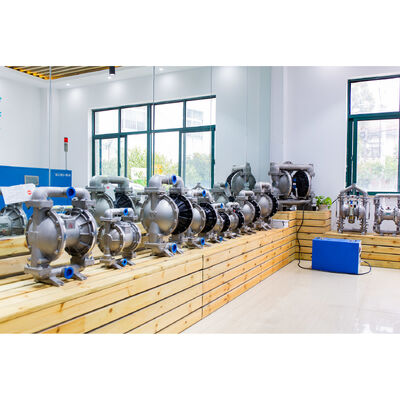 1 1/2 " 304 โลหะไร้สแตนเลส ปั๊มแผ่นกระดาษผ่าที่ทํางานด้วยอากาศด้วยความดันสูงสุด 120psi และการไหลผ่านสูงสุด 90gpm สําหรับการบําบัดน้ําเสีย